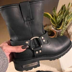 Chic Black Zippered Boots